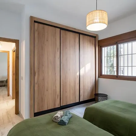 De Diseno Con Piscina Y Barbacoa Vakantiehuis