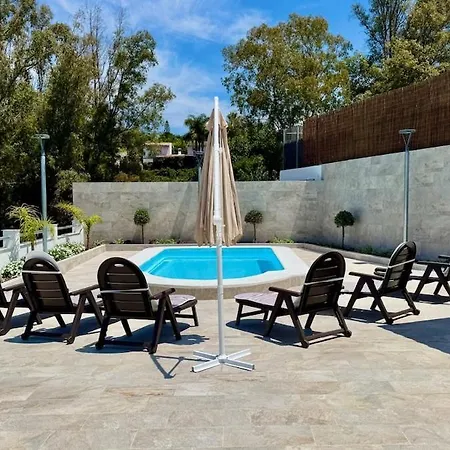 De Diseno Con Piscina Y Barbacoa Vakantiehuis *