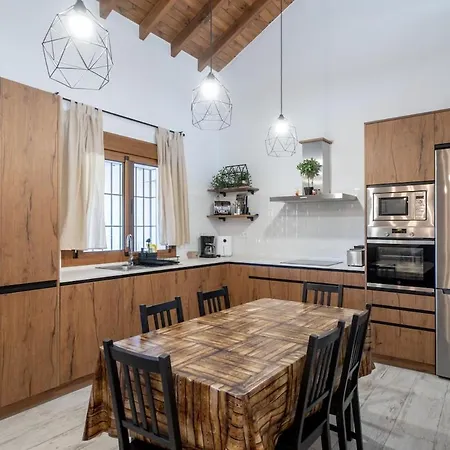 De Diseno Con Piscina Y Barbacoa Holiday home Malaga