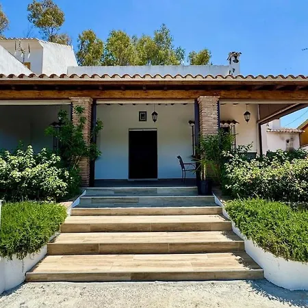 De Diseno Con Piscina Y Barbacoa Holiday home Malaga