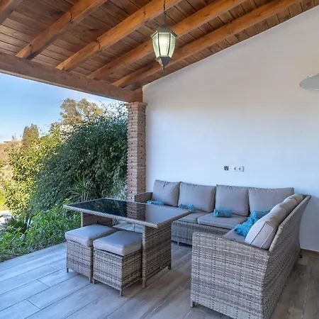 De Diseno Con Piscina Y Barbacoa مالقة